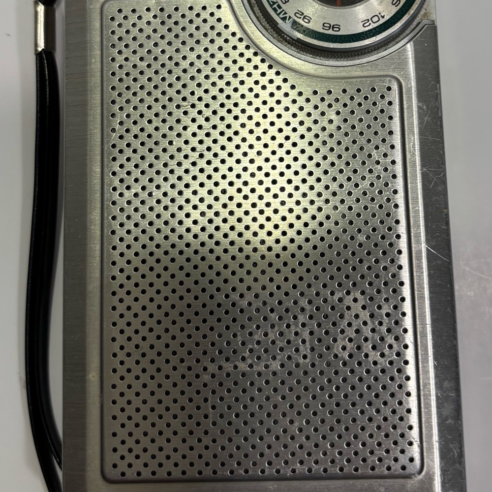 VTG Sound Design 1980 Pocket Radio AM-FM Handheld Retro Conversation Starter - Picture 3 of 10